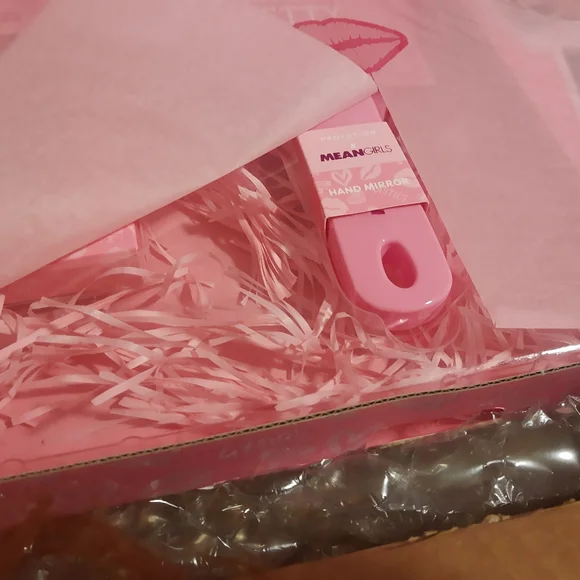 BNIB💋Mean Girls x Profusion PR Box - Picture 7 of 7